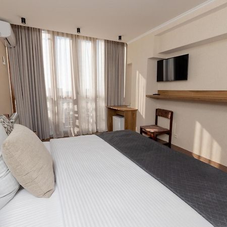 Shirak Hotel Yerevan Exterior photo
