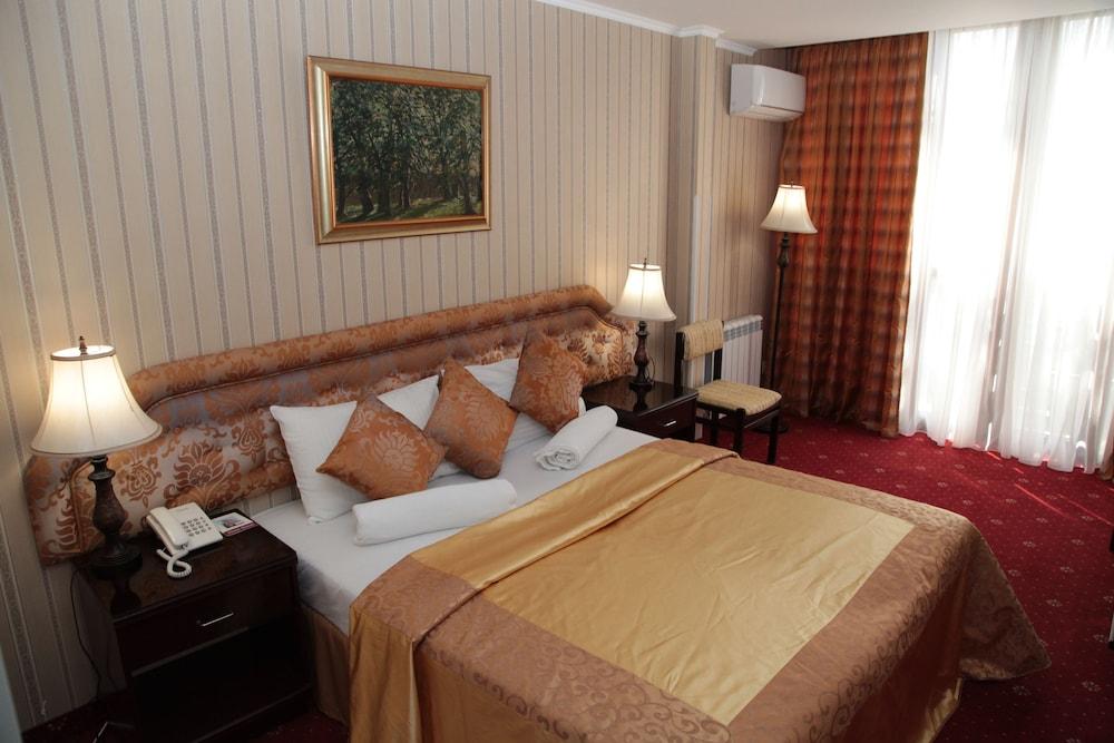 Shirak Hotel Yerevan Exterior photo