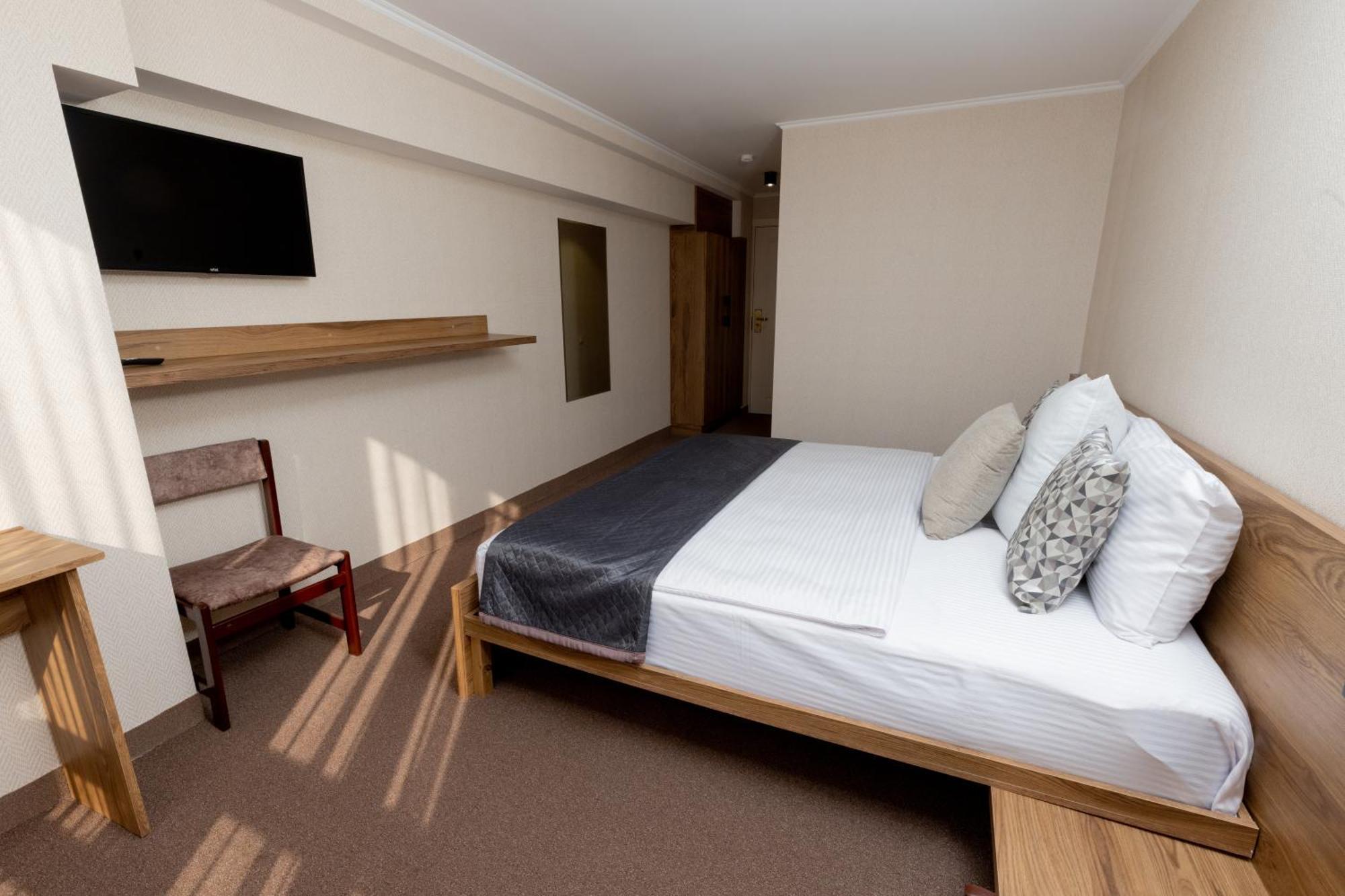 Shirak Hotel Yerevan Exterior photo