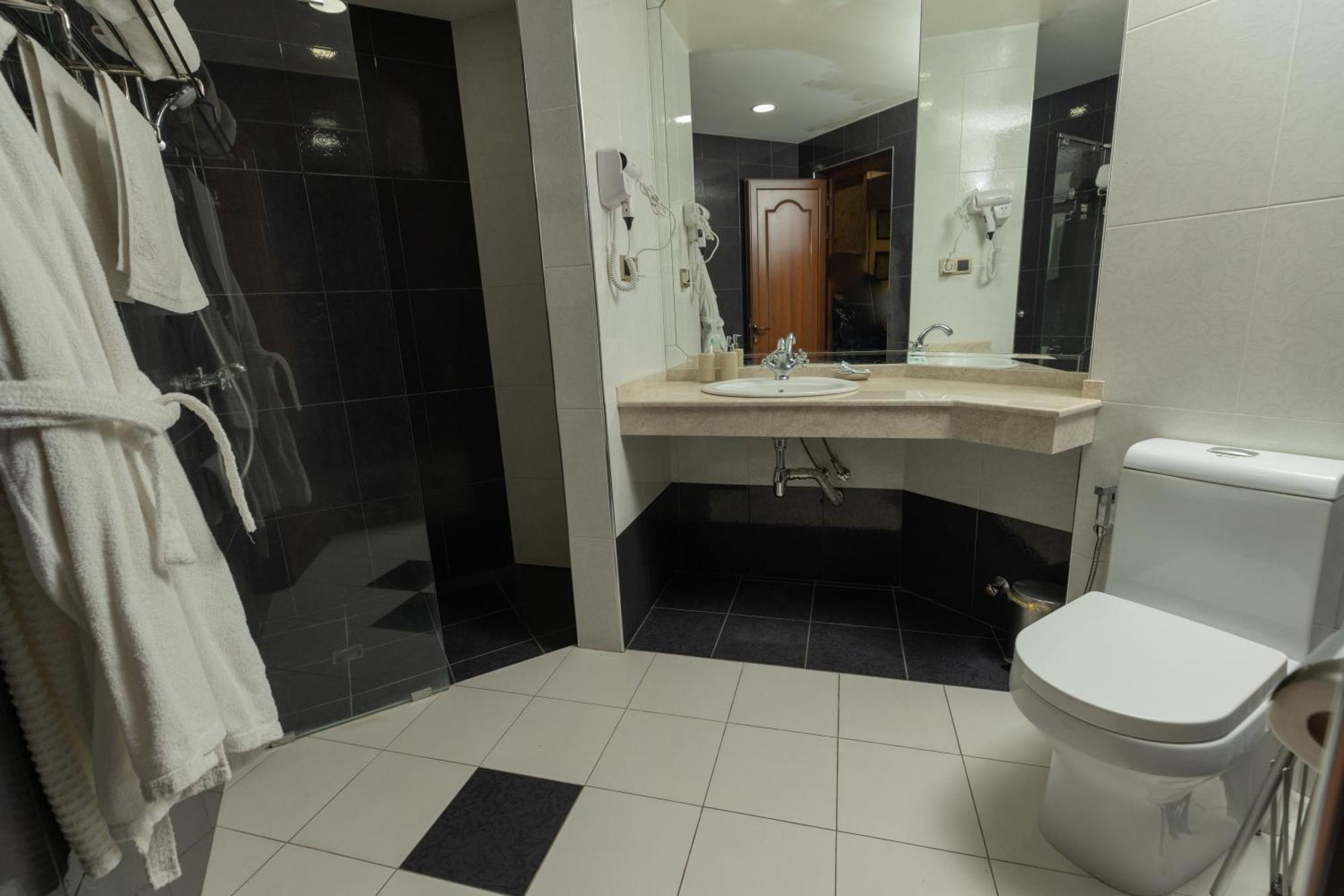Shirak Hotel Yerevan Exterior photo