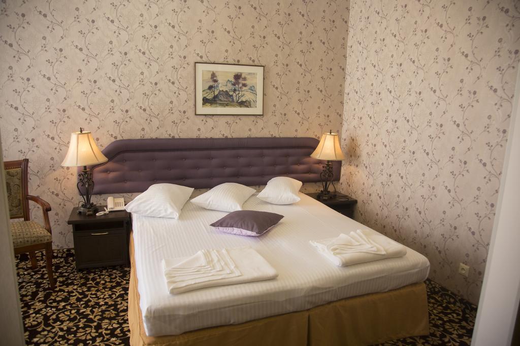 Shirak Hotel Yerevan Exterior photo