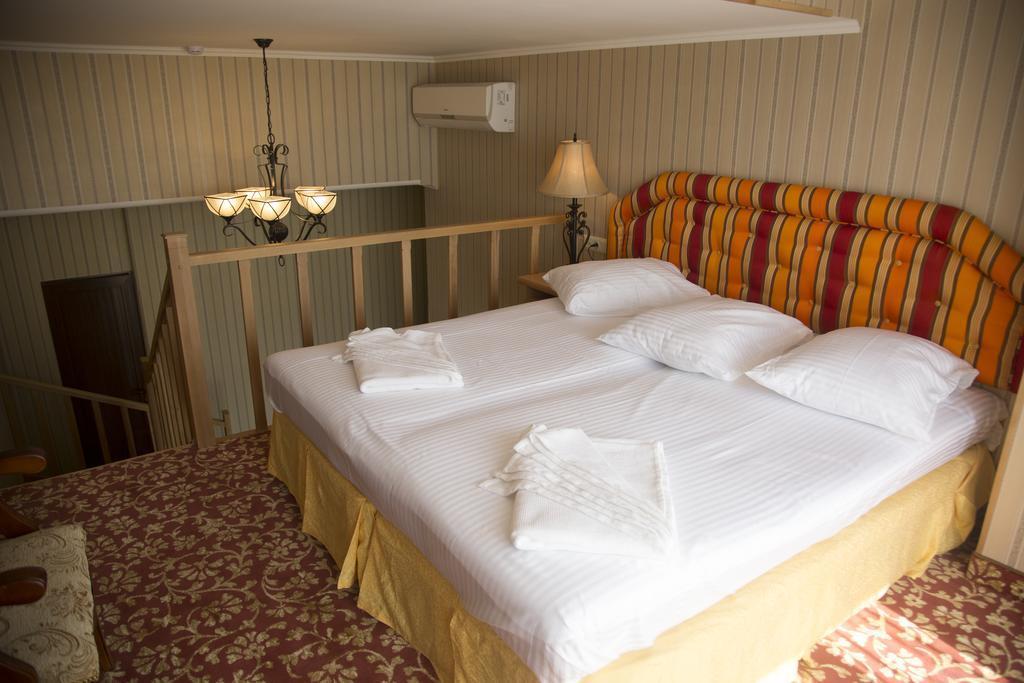 Shirak Hotel Yerevan Exterior photo