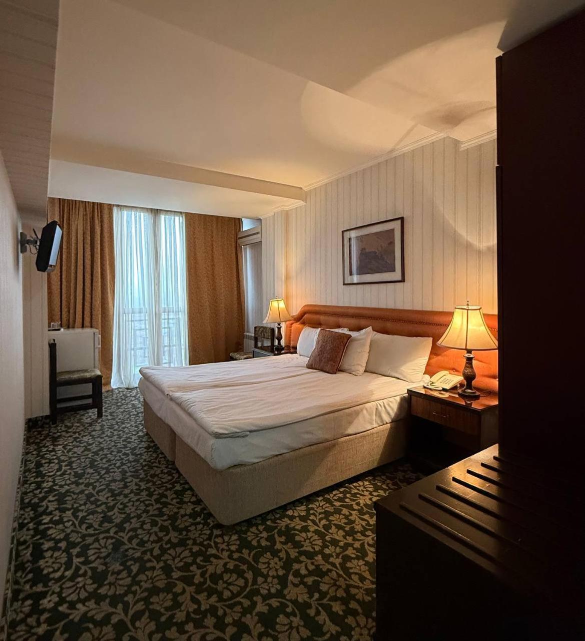Shirak Hotel Yerevan Exterior photo