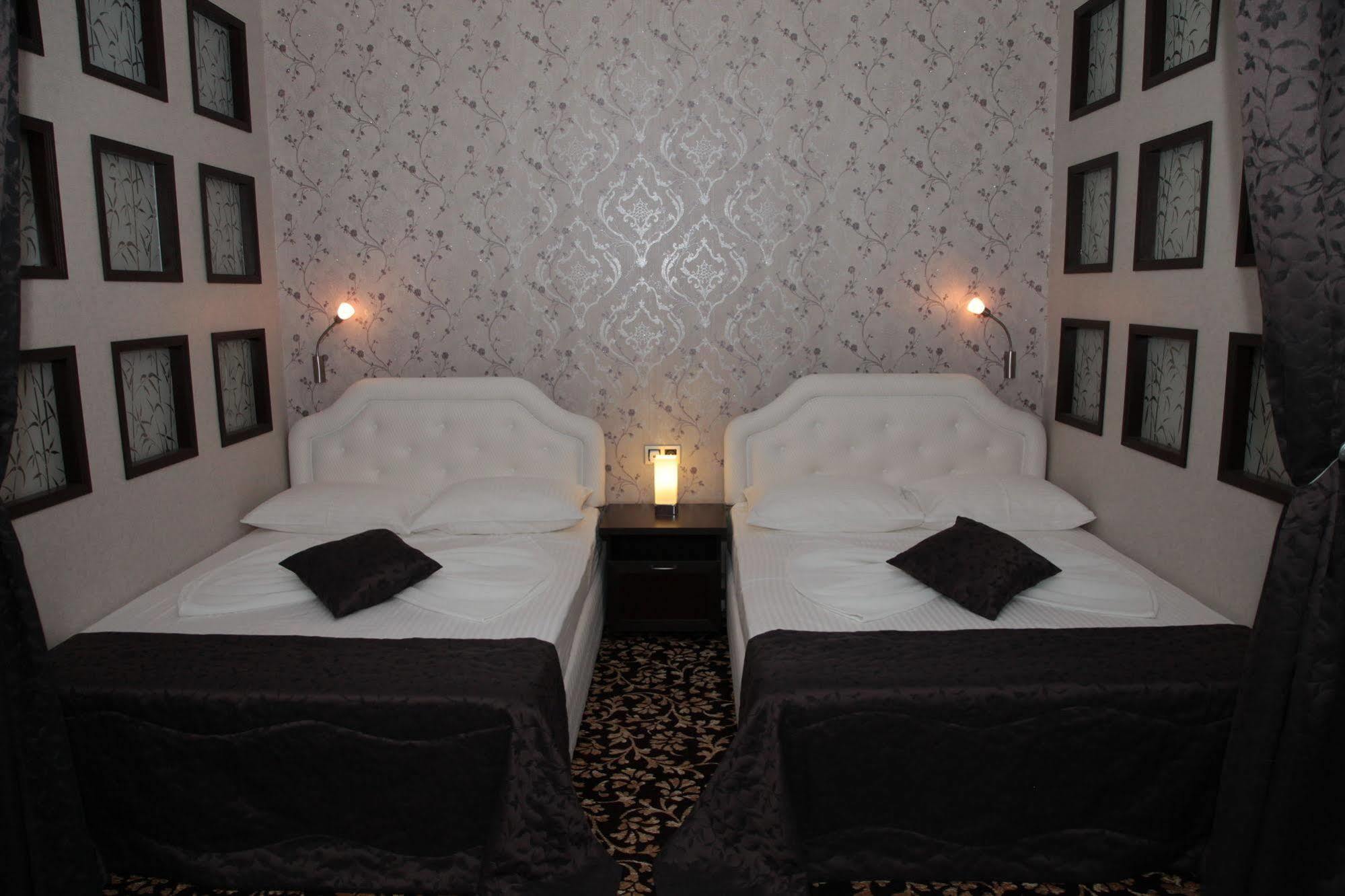 Shirak Hotel Yerevan Exterior photo