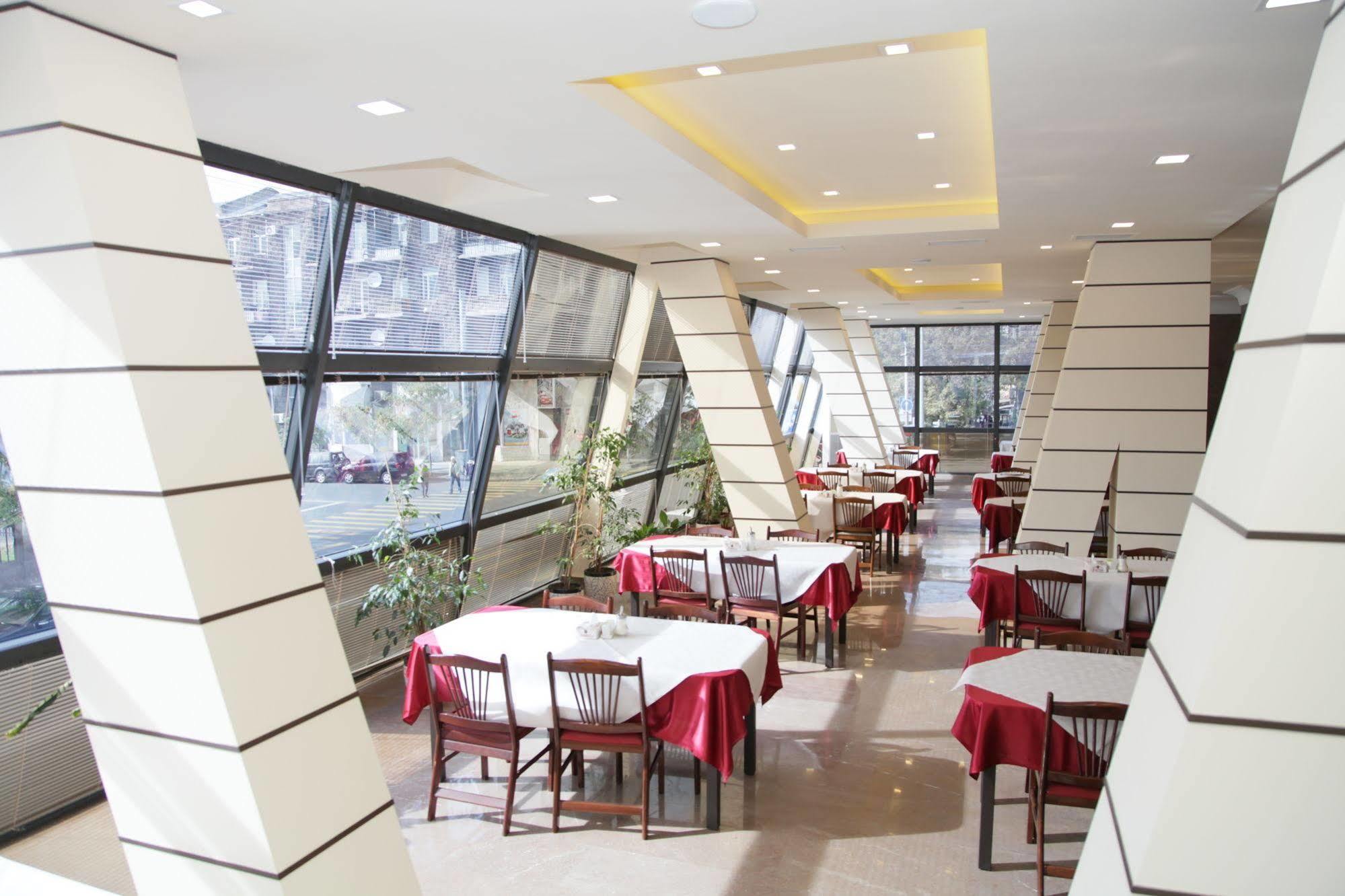 Shirak Hotel Yerevan Exterior photo